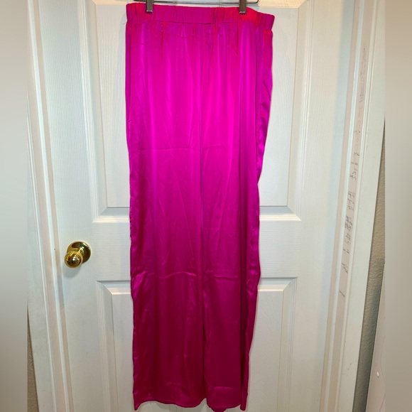 NWOT Vici Collection โSassy But Classyโ Wide Leg Satin Pants โ Fuchsia ๐โจ - Picture 2 of 9